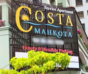 Costa Mahkota Stylish 2-Bedroom Pool View 1 Queen & 2 Singles