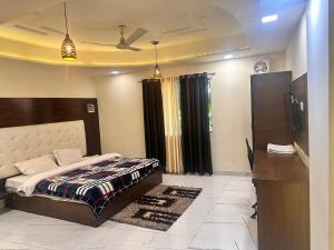 Taj Castle Homestay sutable for 17 Peoples