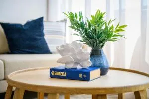 Beachside Unit in the Heart of Manly-Ocean Views - Curl Curl