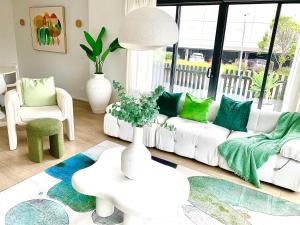 Position Perfection- Mornington