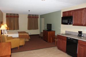 Efficiency Suite with Three Double Beds - Accessible/Non-Smoking room in MainStay Suites Williamsburg I-64