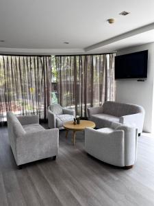 Spacious Sukhumvit Condo near EmQuartier