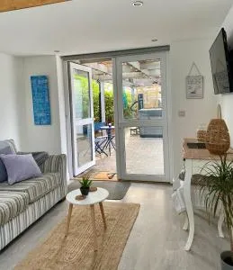 Seatribe Cabin, Cozy snug by the Sea - 南海灵