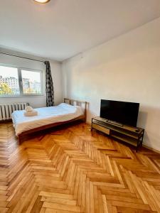 Sunny Two Bedroom Apartment