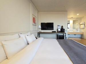 Phòng Gia Đình Deluxe 2 Giường Đơn Nhìn Ra Thành Phố (Deluxe Family Twin Room With City View)