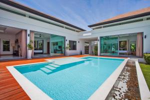 Elegant 4BR Salt Pool Villa Tangerine