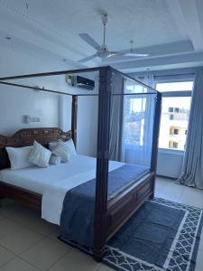 3 Bedroom Beachfront Nyali