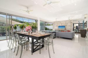 Spacious 4BR Private Pool Villa Luna