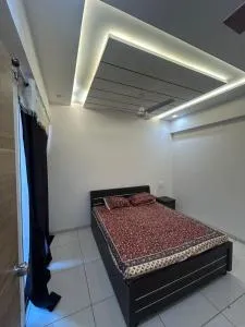 Cozy Flat in Ahmedabad - Sojītra
