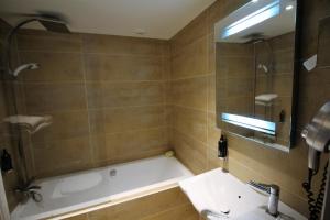 Hotels Best Western Lyon Saint-Antoine : photos des chambres