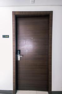 2 BR Makati Central Urban Playground Air residence Gym Swim Park 1949