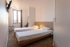 Hotels Hotel du Clocher : photos des chambres