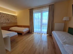 Triple Room room in JUFA Hotel Stubenbergsee