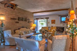 CASALE TRE CIPRESSI 10, Emma Villas