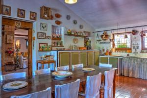 CASALE TRE CIPRESSI 10, Emma Villas