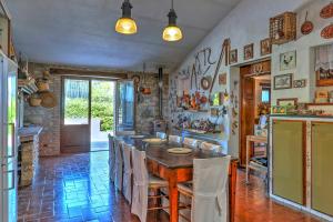 CASALE TRE CIPRESSI 10, Emma Villas