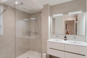 Maisons de vacances Villa Calypso - Vue mer a Saint-Lunaire : photos des chambres