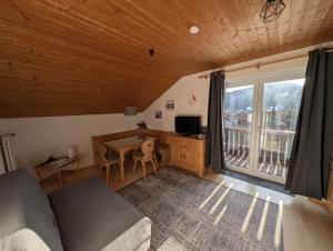 FeWo Alpenveilchen im Oberallgäu mit Pool, Sauna und tollem Ausblick vom großen Balkon