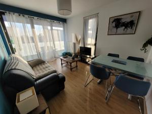 Appartements Agreable Appartement avec Balcon : photos des chambres