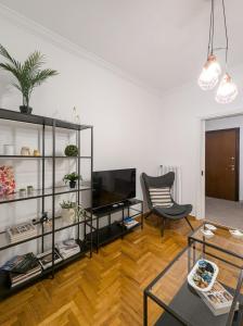Spacious apt for 5 guests next to Acropolis&metro