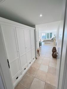 Maisons de vacances Villa La Genestiere - Familienoase und Golfertraum mit Infinity-Pool und 180-Grad-Panoramablick bis zum Meer : photos des chambres