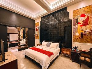 Suite Có Giường Cỡ King Nhìn Ra Hồ Bơi (King Suite with Pool View)