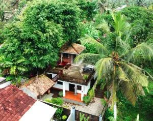 Hide Surf Hostel Madiha - Polhena