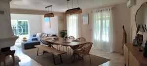 Maisons de vacances Magnifique maison Piscine et Spa 5mins des plages : photos des chambres