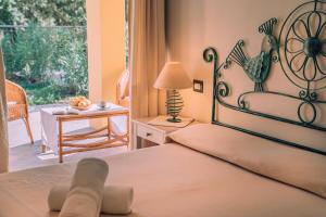 Hotel with swimming pool in Arbus