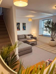 Lolas Loft with Lake Views - Central Bowness - Pet Friendly