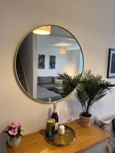 Lolas Loft with Lake Views - Central Bowness - Pet Friendly