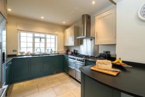 3 The Coastguards, Thorpeness - Only a stones throw from the Beach and very close to famous boating Meare, Country Club and Golf Club - Aldeburgh Coastal Cottages