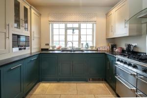 3 The Coastguards, Thorpeness - Only a stones throw from the Beach and very close to famous boating Meare, Country Club and Golf Club - Aldeburgh Coastal Cottages