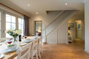 3 The Coastguards, Thorpeness - Only a stones throw from the Beach and very close to famous boating Meare, Country Club and Golf Club - Aldeburgh Coastal Cottages