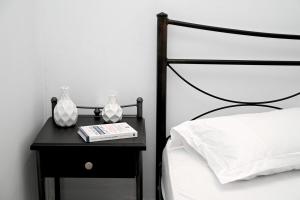 Noa Syros 1 minute away from Square Free Parking