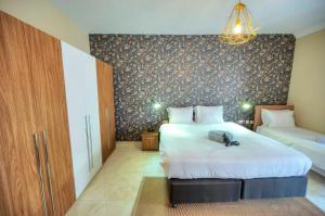 Luxury & spacious 3 bedroom seafront, balcony YHAI1-1