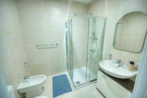 Stylish & large 2 bedroom with internal yard DCUT1-1