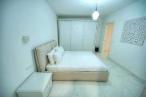 Stylish & large 2 bedroom with internal yard DCUT1-1
