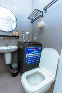 Chic Floating Penthouse Makati Gym Air condo gym swim park 300MB