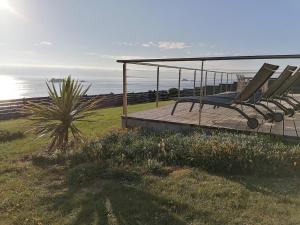 Maisons de vacances La maison de la plage 4 etoiles en front de mer SPA interieur GR34 : photos des chambres