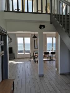 Maisons de vacances La maison de la plage 4 etoiles en front de mer SPA interieur GR34 : photos des chambres