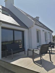 Maisons de vacances La maison de la plage 4 etoiles en front de mer SPA interieur GR34 : photos des chambres