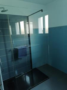 Maisons de vacances La maison de la plage 4 etoiles en front de mer SPA interieur GR34 : photos des chambres