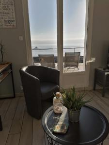 Maisons de vacances La maison de la plage 4 etoiles en front de mer SPA interieur GR34 : photos des chambres