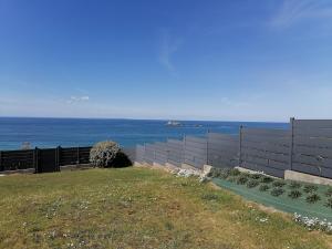 Maisons de vacances La maison de la plage 4 etoiles en front de mer SPA interieur GR34 : photos des chambres