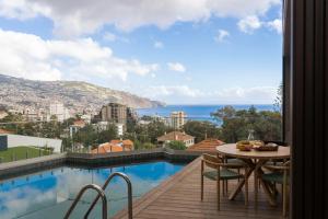 Green Boat by Madeira Best Apartments