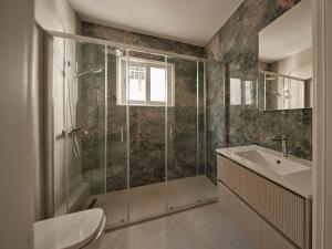 Bright & Airy 3BR Penthouse in Piraeus