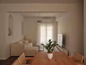 Bright & Airy 3BR Penthouse in Piraeus