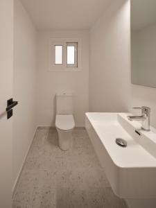 Bright & Airy 3BR Penthouse in Piraeus