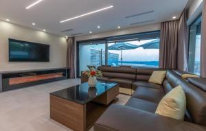 Luxury Villa Sun View with heated pool